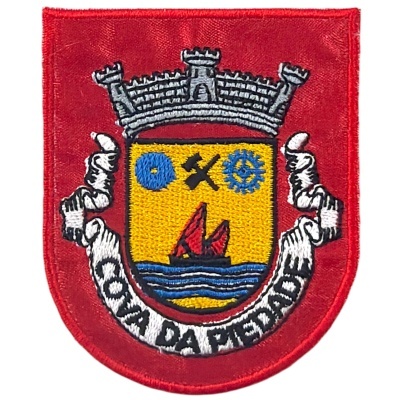 Patch bordado colorido com brasão e texto NOVA DA PIEDADE