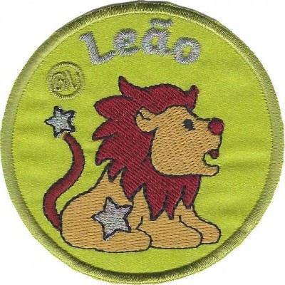 Emblema bordado verde com leão e texto 'Leão'