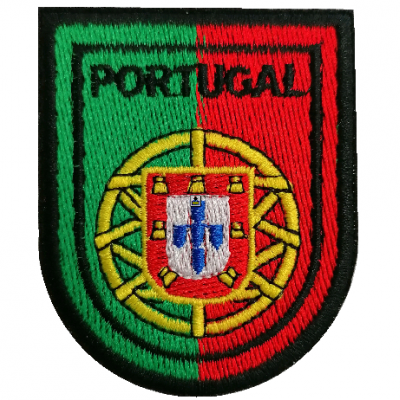 Emblema bordado com as cores da bandeira portuguesa e brasão de armas