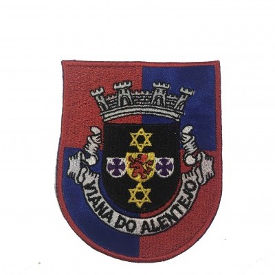 Emblema bordado de Viana do Alentejo com escudo e estrelas amarelas