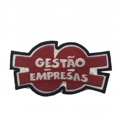 Emblema bordado vermelho e preto com texto branco GESTÃO - EMPRESAS