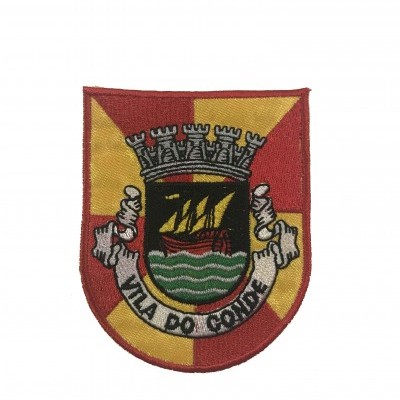Emblema bordado colorido com texto 'VILA DO CONDE'