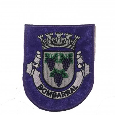 Emblema bordado com brasão de uvas e inscrição BOMBARVAL