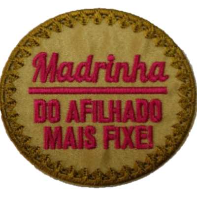 Aplicação em tecido bordada redonda com texto 'Madrinha DO AFILHADO MAIS FIXE!'