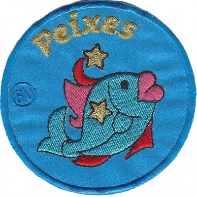 Insígnia bordada azul com peixe e texto 'Peixes'