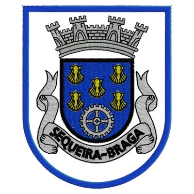 Emblema bordado com escudo azul e conchas amarelas