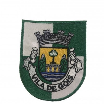 Emblema bordado verde e branco com brasão amarelo e texto 'VILA DE GOIS'.