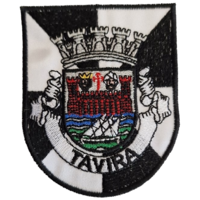 Patch bordado com brasão de Tavira preto e branco com detalhes coloridos.
