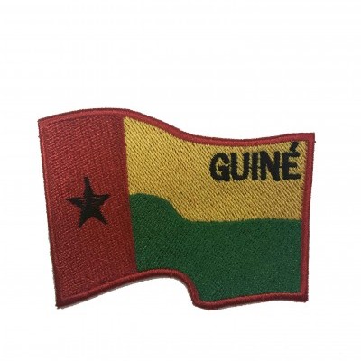 Emblema bordado com a bandeira da Guiné-Bissau e texto GUINÉ