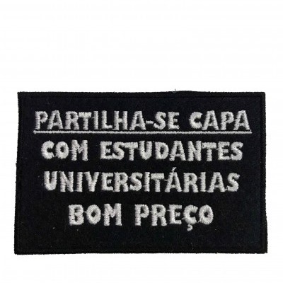 Pochete preta com bordado branco texto em português