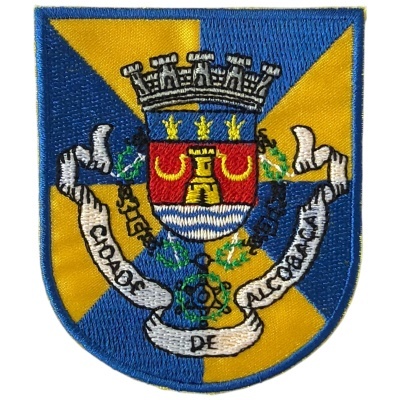 Emblema bordado azul e amarelo com torre, coroa e texto