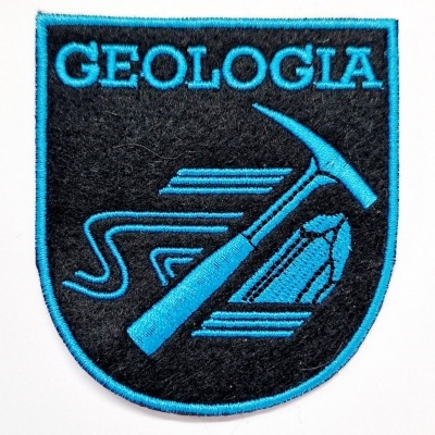 Emblema bordado preto e azul com palavra GEOLOGIA e imagens de piquete e cristal.