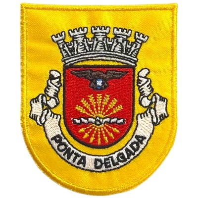 Emblema bordado amarelo com escudo vermelho, águia e texto MONTA DELICADA