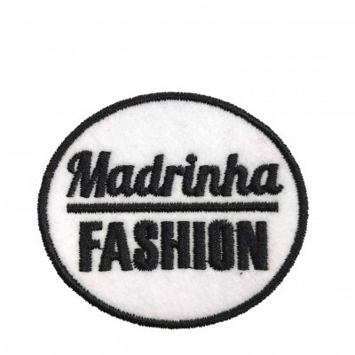 Pachola redonda branca e preta com texto 'Madrinha FASHION'