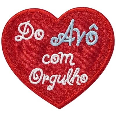 Patch bordado em forma de coração vermelho com texto em branco e azul