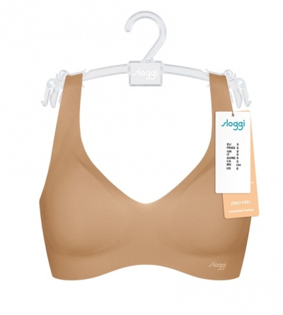 Soutien almofadado bege da marca Sloggi com etiqueta pendurada e cabide branco