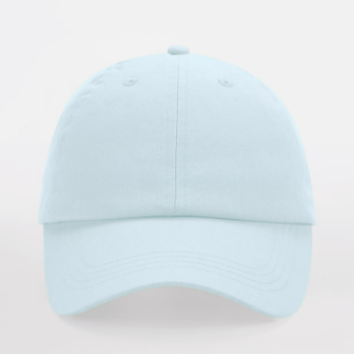 Boné azul claro em fundo branco