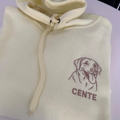 Sweatshirt creme com ilustração de cão e texto CENTE