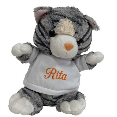 Urso de peluche cinzento com t-shirt branca e nome bordado