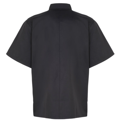 Camisola preta de manga curta vista de costas