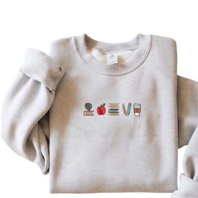 Sweatshirt cinzenta com ilustração colorida de objetos escolares no peito