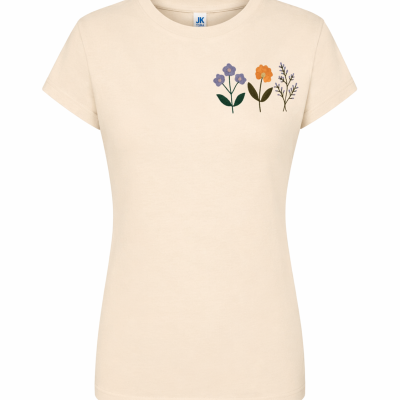T-shirt creme feminina com flores pequenas no peito