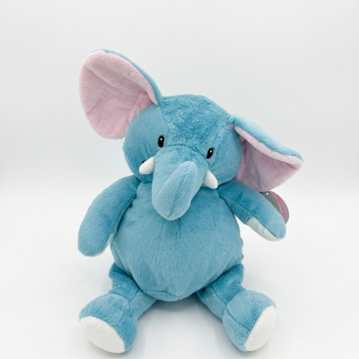 Pelúcia azul de elefante com orelhas cor-de-rosa e patas brancas