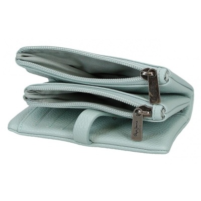 Carteira azul clara em couro com fechos de correr e compartimentos para cartões