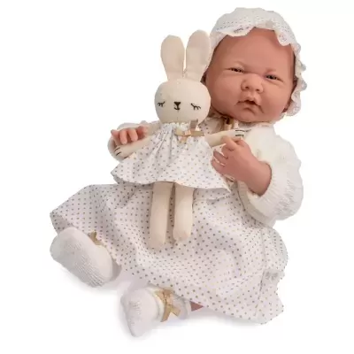 Boneca bebé com vestido branco e boneca coelho de pano