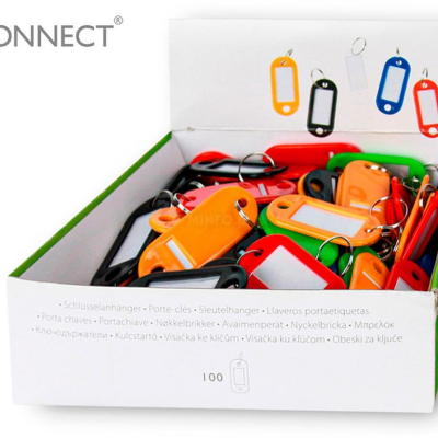 Porta-chaves coloridos em caixa de papel com texto Q-Connect