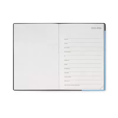 Agenda aberta com campos para dados pessoais e ano 2025-2026