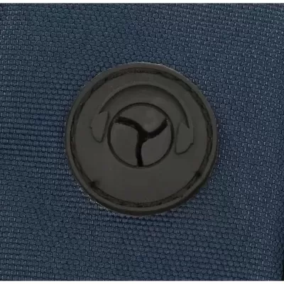Detalhe redondo emborrachado com ícone de auscultadores em tecido azul escuro