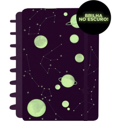 Caderno com padrão espacial que brilha no escuro e fecho elástico