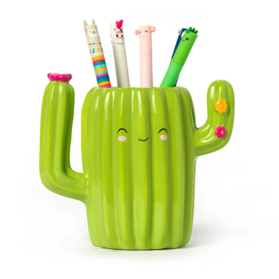 organizador em forma de cacto verde com canetas coloridas