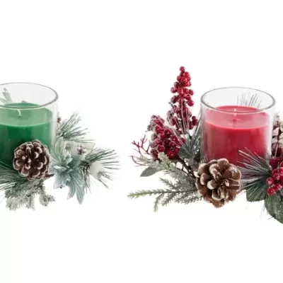 Velas decorativas verdes e vermelhas com pinhas e bagas artificiais