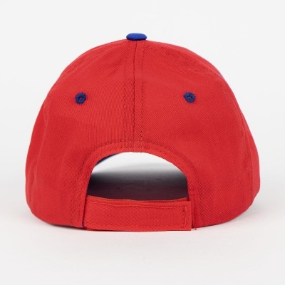 Boné vermelho com detalhes azuis e fecho ajustável visto de trás