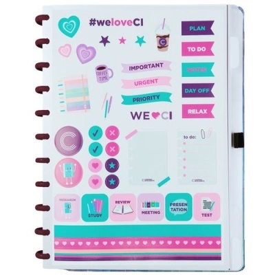 Caderno branco com autocolantes coloridos e texto em inglês