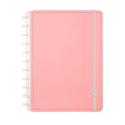 Caderno rosa com elástico cinzento e argolas brancas