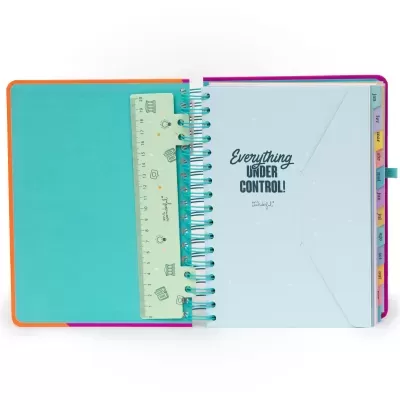 Caderno colorido aberto com divisórias e régua