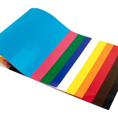 Folhas coloridas de vinil ou material adesivo em ondulação