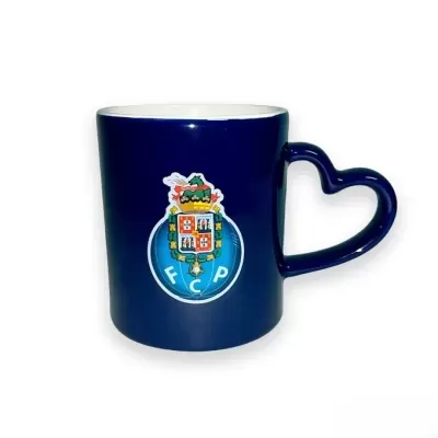 Caneca azul escura com pega em forma de coração e emblema FCP