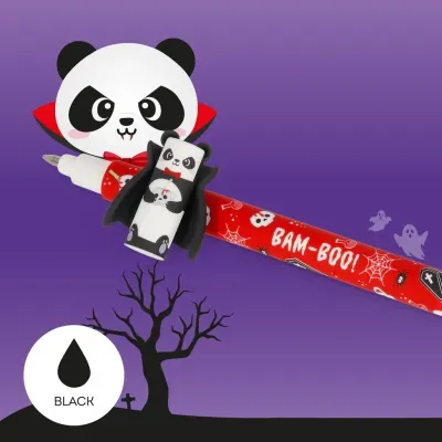 Caneta vermelha temática de Halloween com tampa de panda vampiro e fundo roxo com árvore e fantasmas