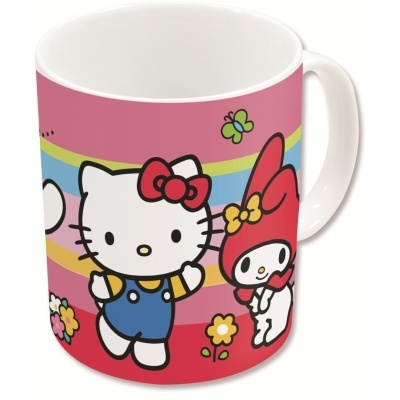 Caneca branca com personagens animados Hello Kitty e My Melody em fundo colorido