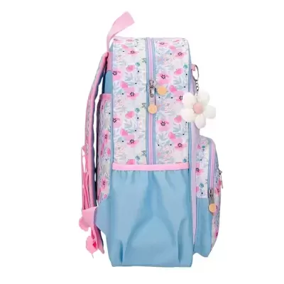 Mochila escolar azul clara e rosa com padrão floral e pingente em forma de flor