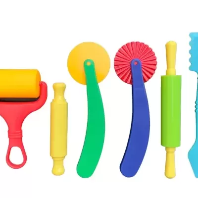 Conjunto de ferramentas de cozinha em plástico colorido