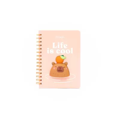 Caderno espiral cor de pêssego com desenho de urso e texto Life is cool
