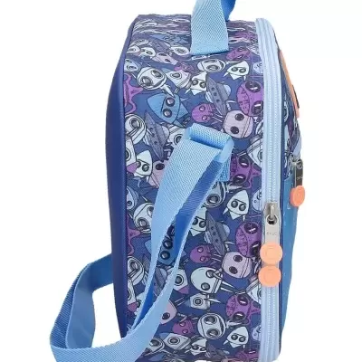 Mochila pequena azul com padrão colorido e alças azuis