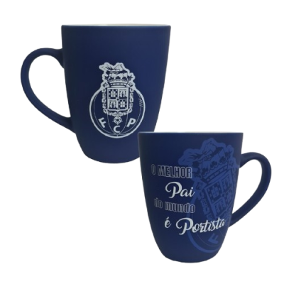 Duas canecas azuis com símbolo do FCP e frase em branco