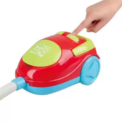 Aspirador de brinquedo colorido com botão sendo pressionado