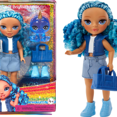 Boneca Rainbow High com cabelo azul, vestido azul e acessórios azuis